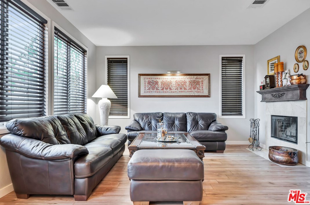 27122 Brown Oaks Way, Santa Clarita CA  91387-3894 exterior