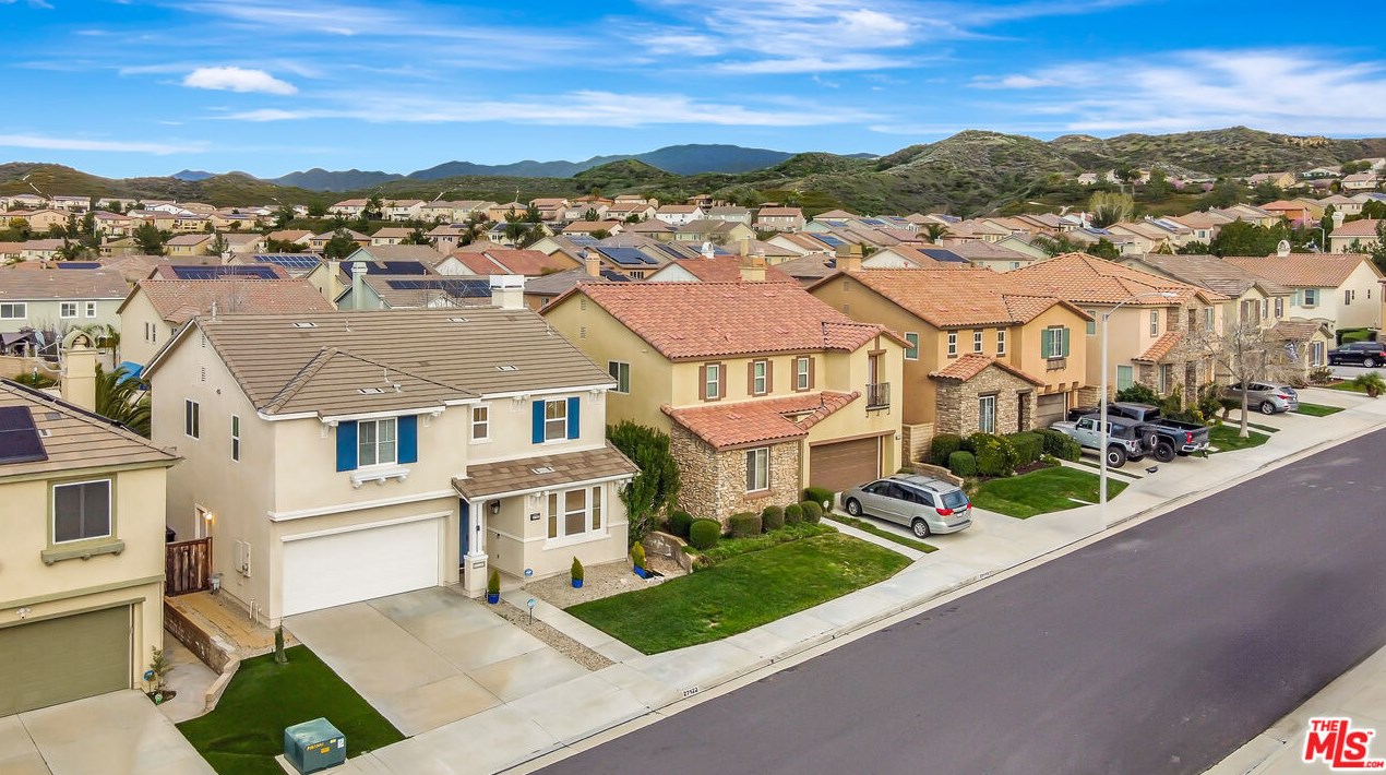 27122 Brown Oaks Way, Santa Clarita CA  91387-3894 exterior
