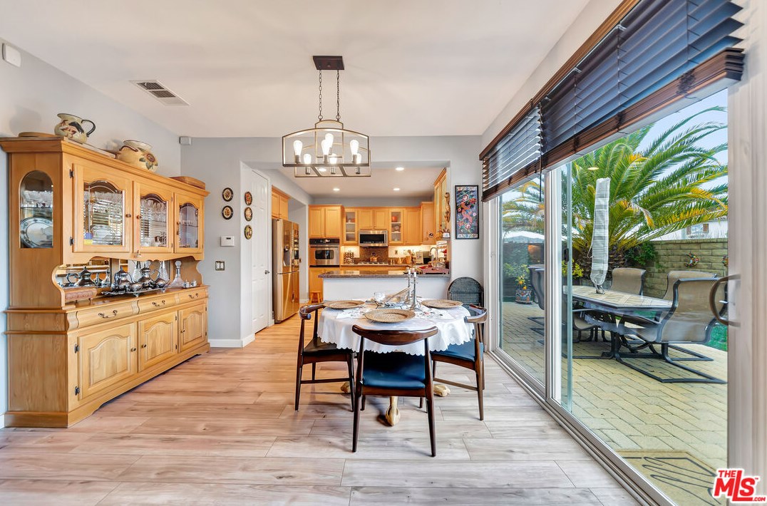 27122 Brown Oaks Way, Santa Clarita CA  91387-3894 exterior