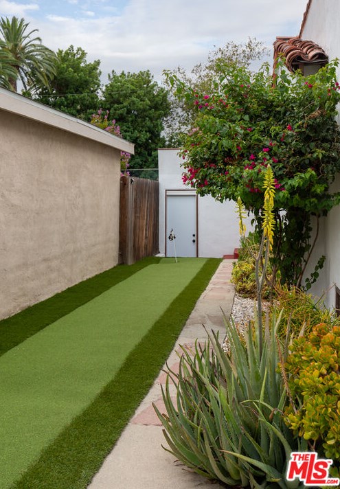 708 Cedar St, Glendale CA  91205-1807 exterior