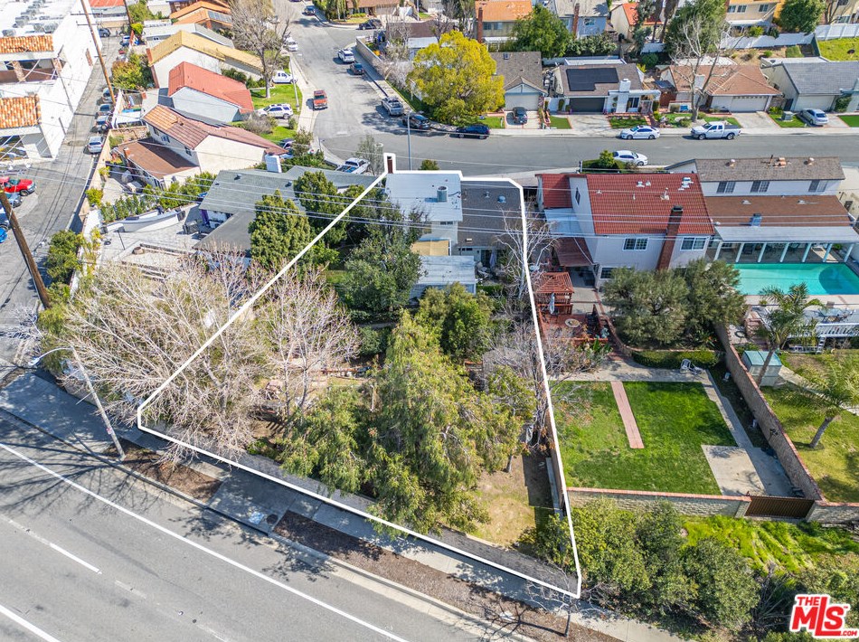 27533 Kenfel Dr, Santa Clarita CA  91350-1746 exterior