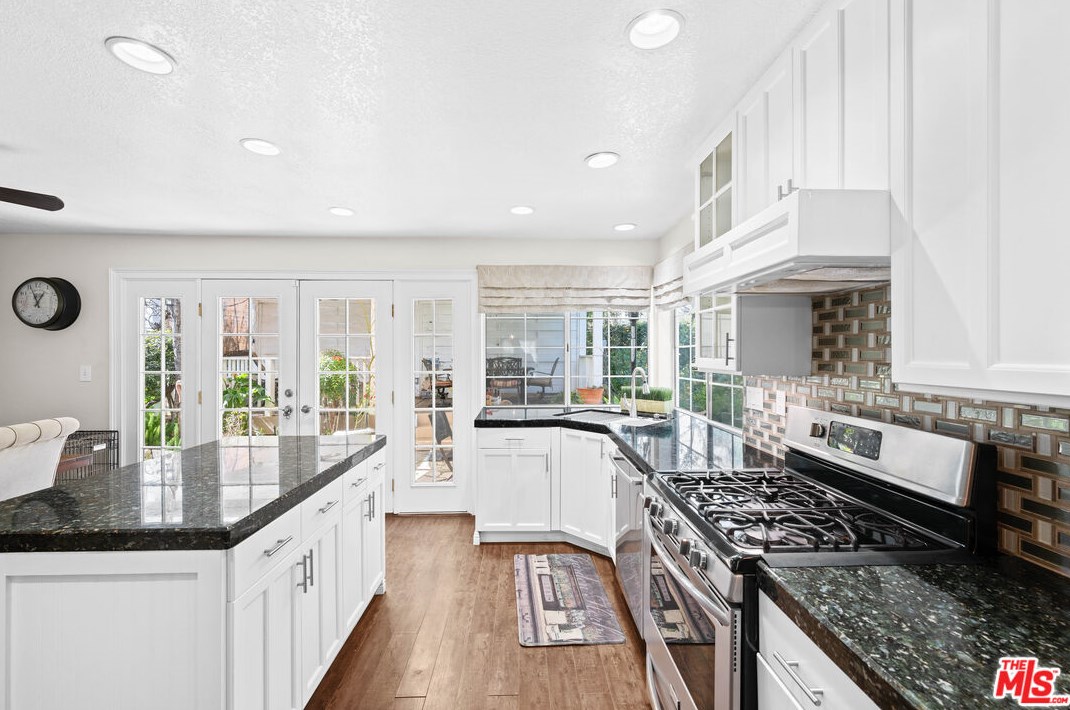 27533 Kenfel Dr, Santa Clarita CA  91350-1746 exterior