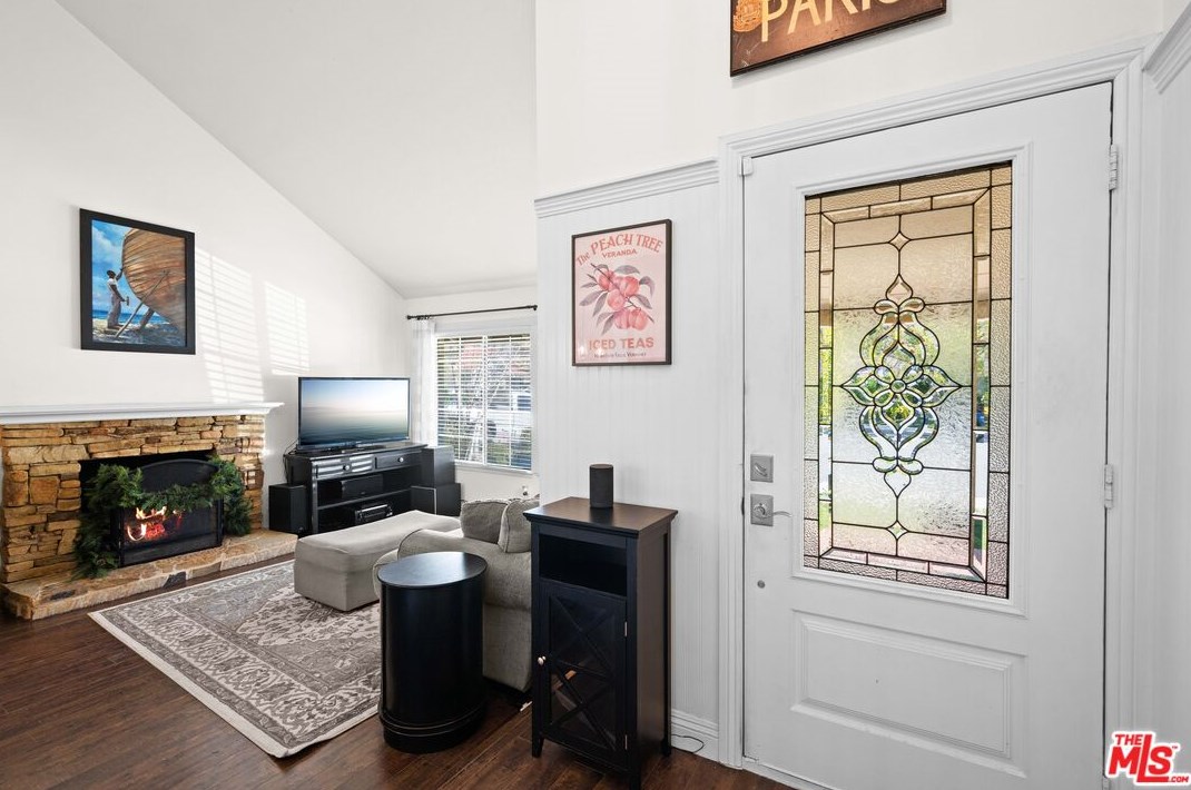 27533 Kenfel Dr, Santa Clarita CA  91350-1746 exterior