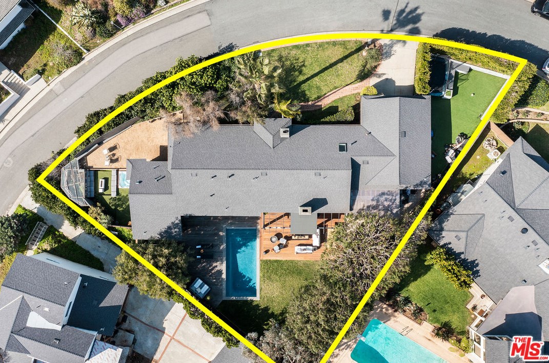10684 Cranks Rd, Los Angeles CA  90230-5429 exterior