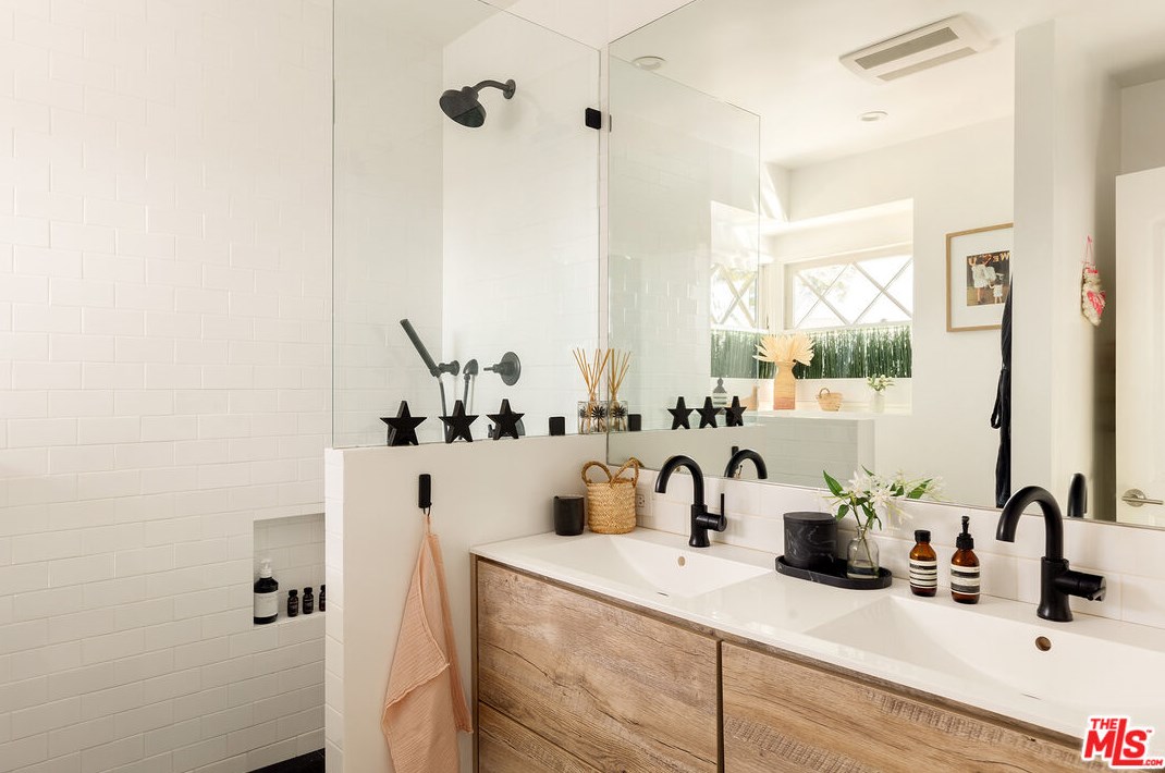 10684 Cranks Rd, Los Angeles CA  90230-5429 exterior