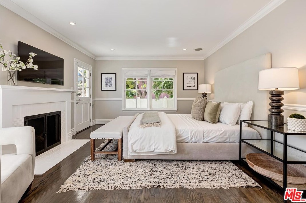 11366 Farlin St, Los Angeles CA  90049-3014 exterior