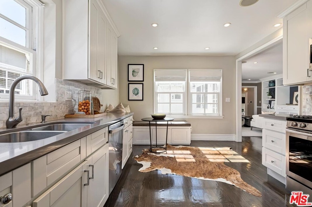 11366 Farlin St, Los Angeles CA  90049-3014 exterior