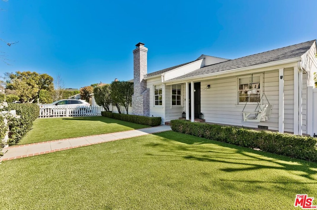 11366 Farlin St, Los Angeles CA  90049-3014 exterior