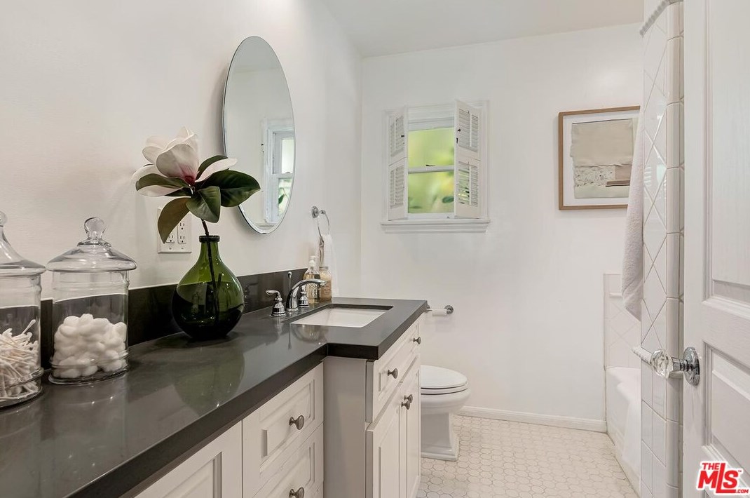 11366 Farlin St, Los Angeles CA  90049-3014 exterior