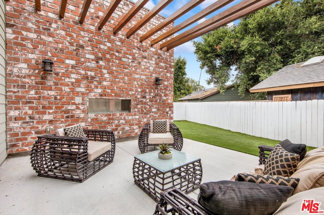 6538 Meridian St, Los Angeles CA  90042-2939 exterior