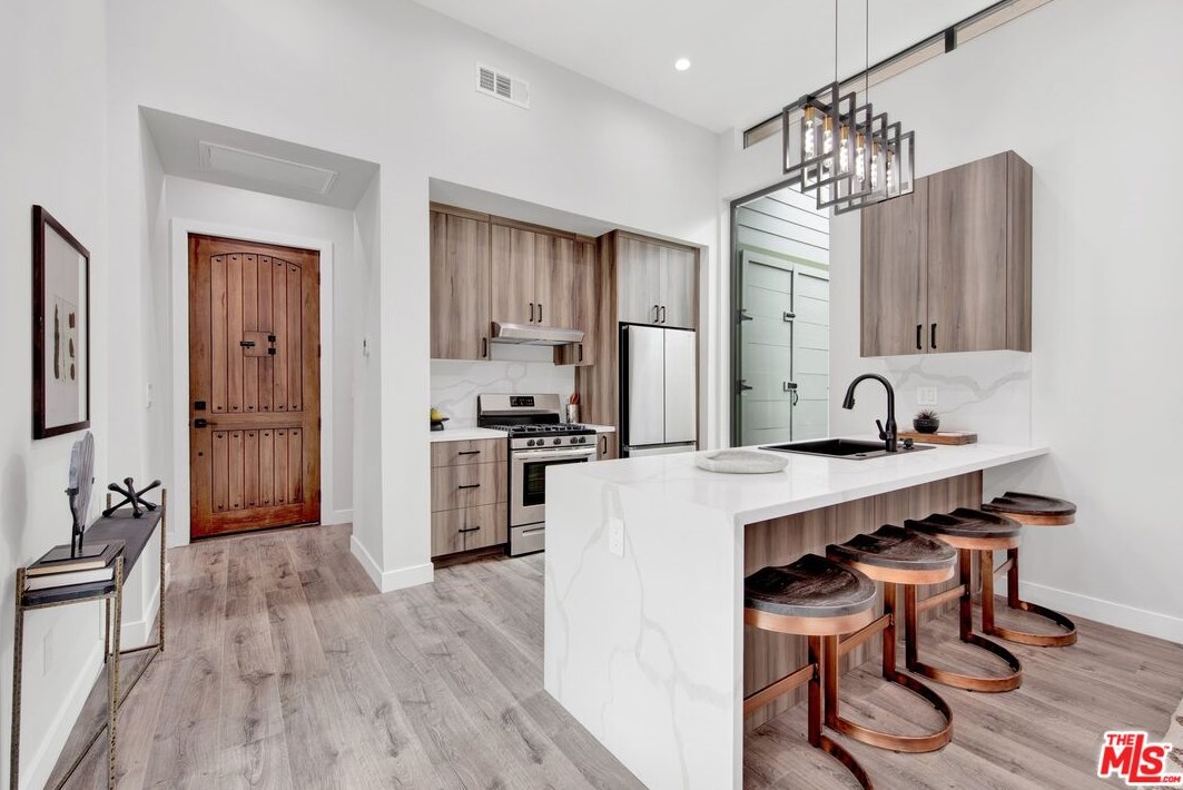6538 Meridian St, Los Angeles CA  90042-2939 exterior