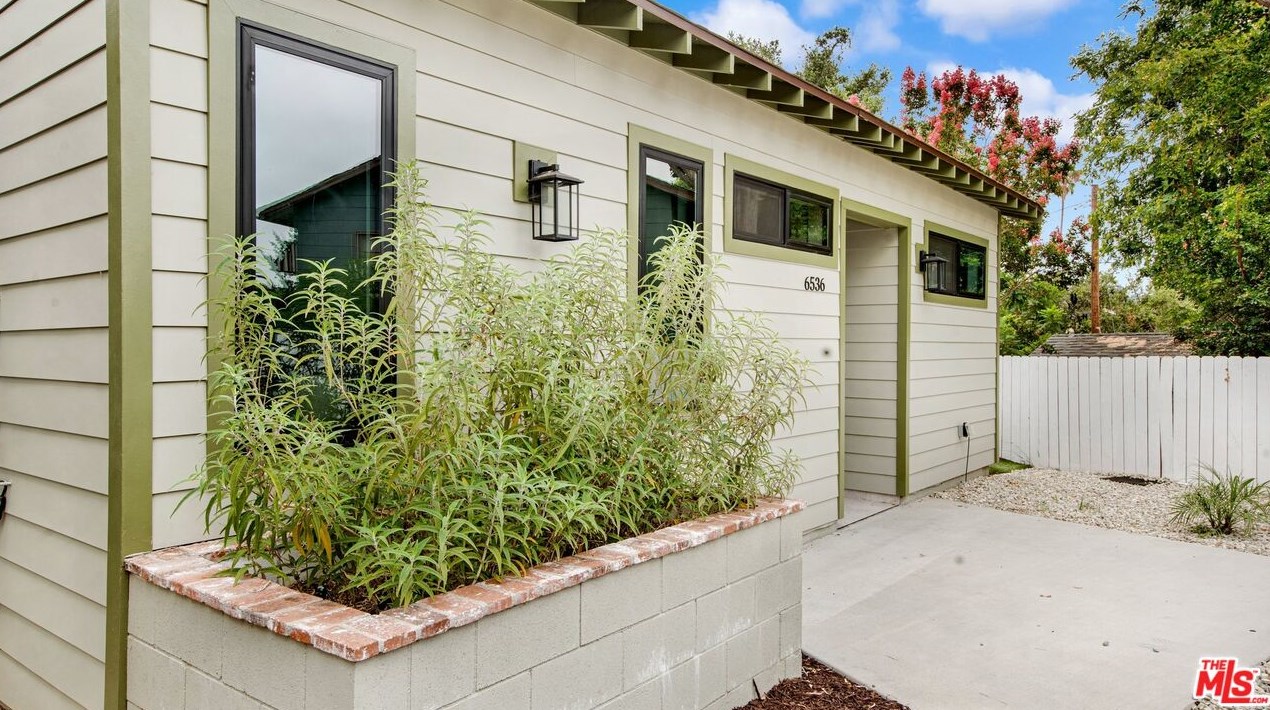 6538 Meridian St, Los Angeles CA  90042-2939 exterior