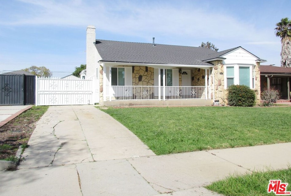 751 111th St, Los Angeles CA  90044-4234 exterior