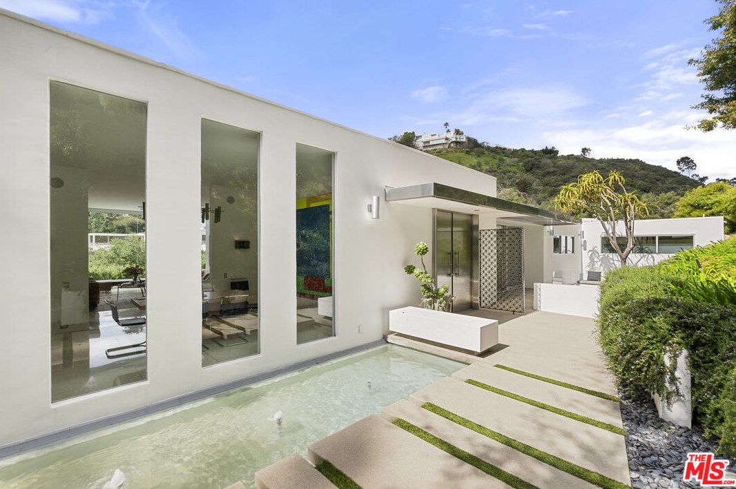 10899 Chalon Rd, Los Angeles CA  90077-3219 exterior