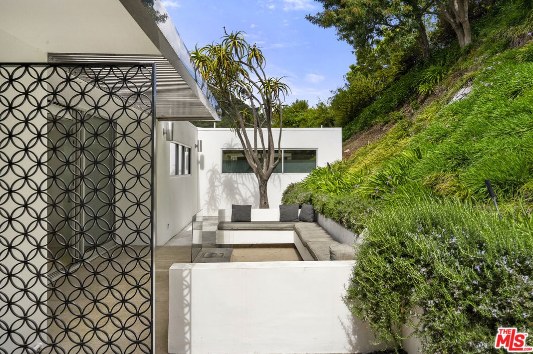 10899 Chalon Rd, Los Angeles CA  90077-3219 exterior