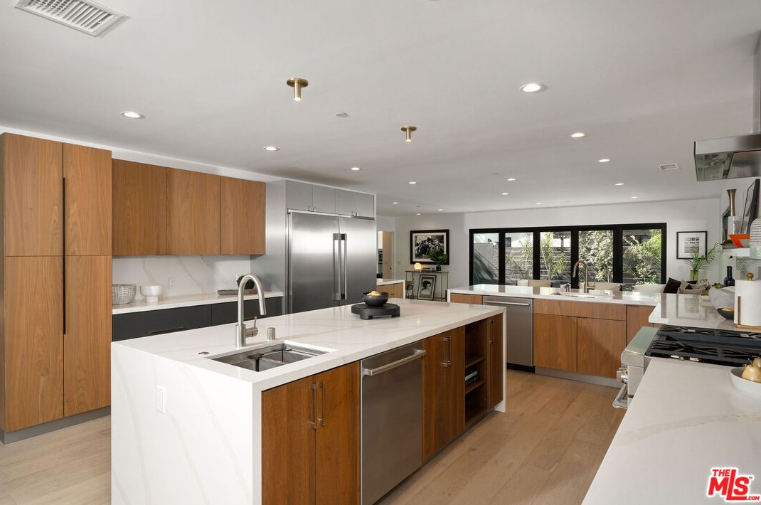 11863 Weir St, Los Angeles CA  90230-6065 exterior