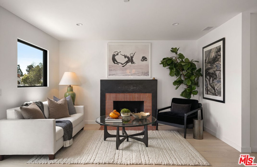 11863 Weir St, Los Angeles CA  90230-6065 exterior