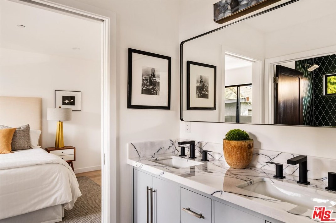 11863 Weir St, Los Angeles CA  90230-6065 exterior