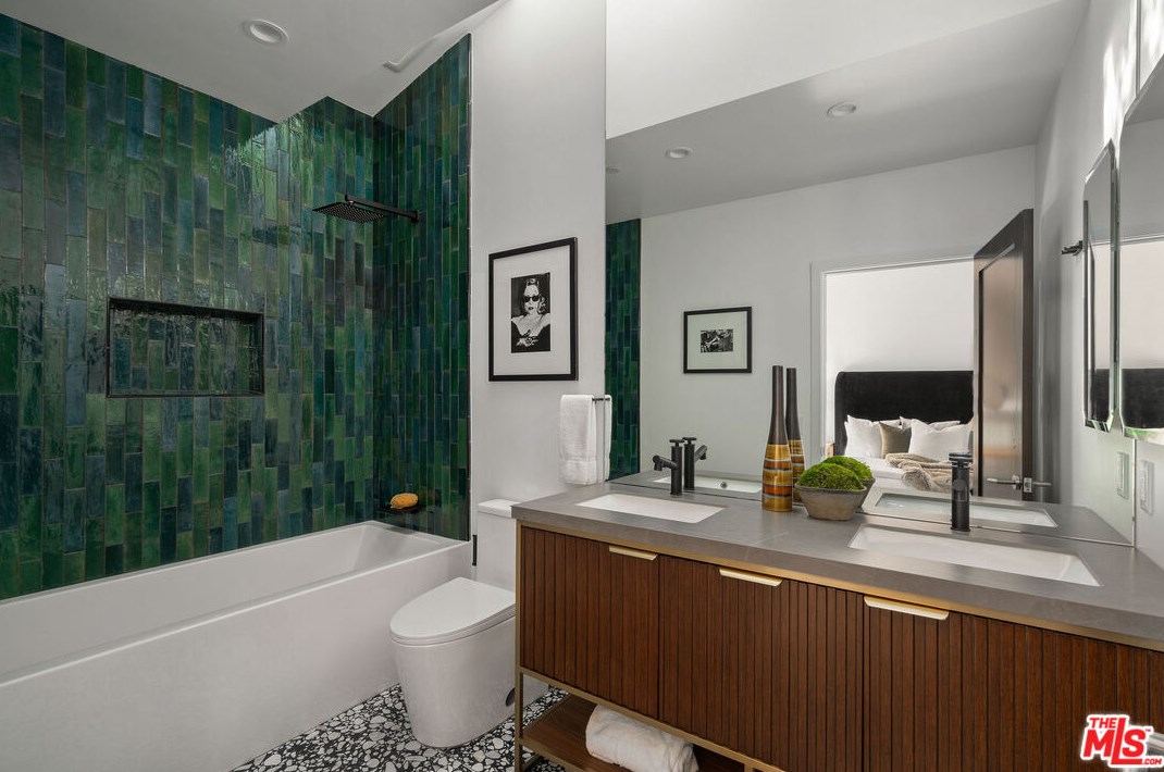 11863 Weir St, Los Angeles CA  90230-6065 exterior