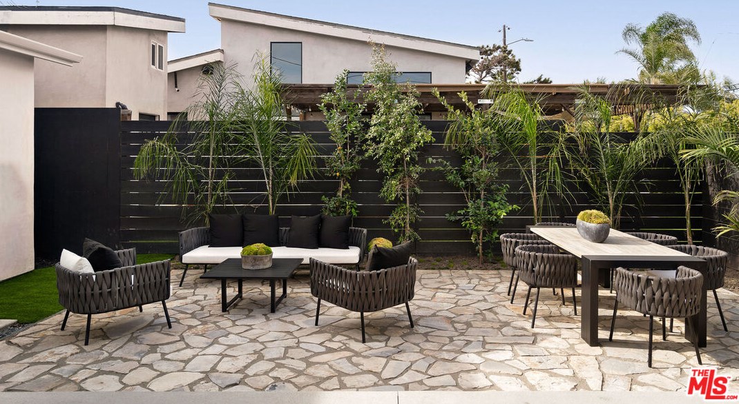 11863 Weir St, Los Angeles CA  90230-6065 exterior