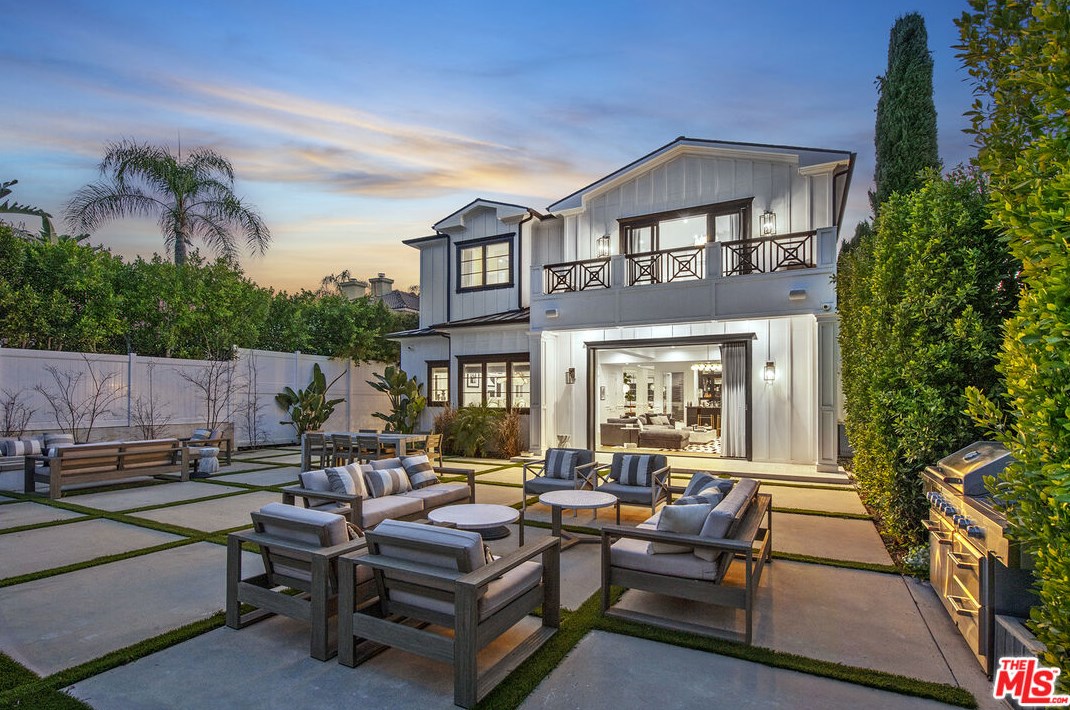 5162 Otis Ave, Los Angeles CA  91356-4210 exterior