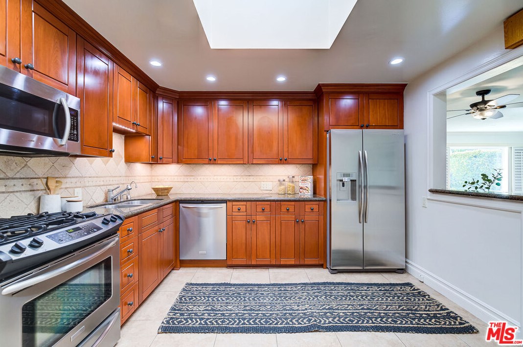 12115 Alberta Dr, Los Angeles CA  90230-5903 exterior