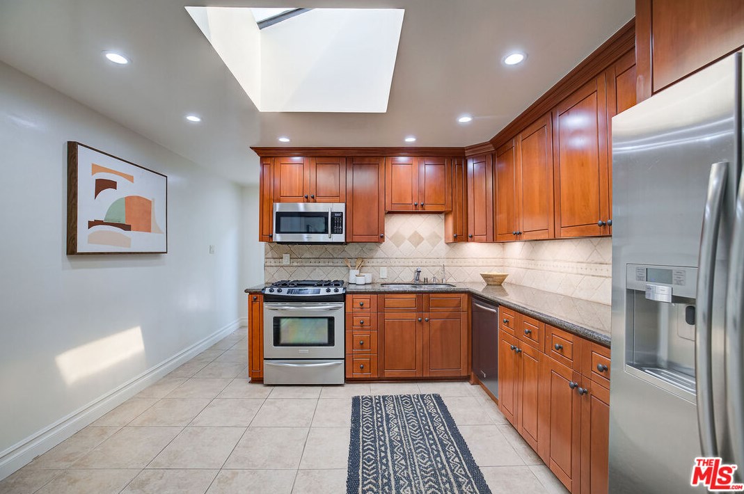 12115 Alberta Dr, Los Angeles CA  90230-5903 exterior