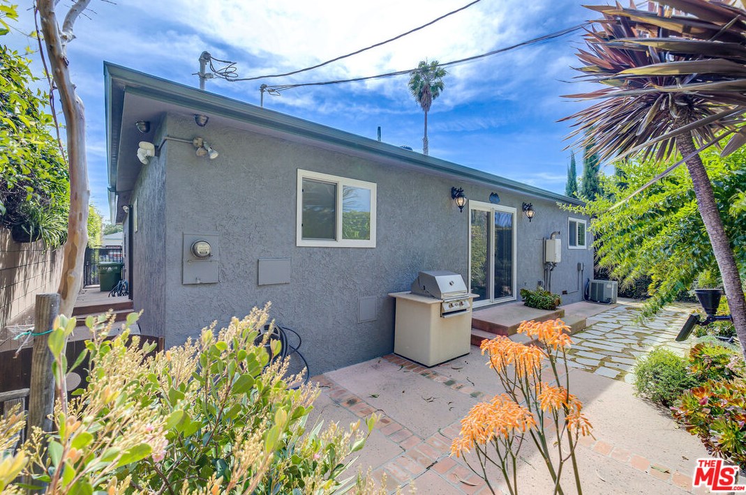 12115 Alberta Dr, Los Angeles CA  90230-5903 exterior