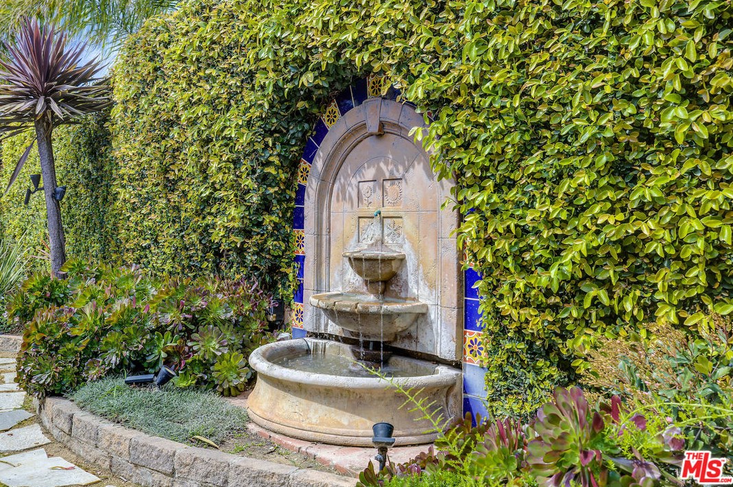 12115 Alberta Dr, Los Angeles CA  90230-5903 exterior