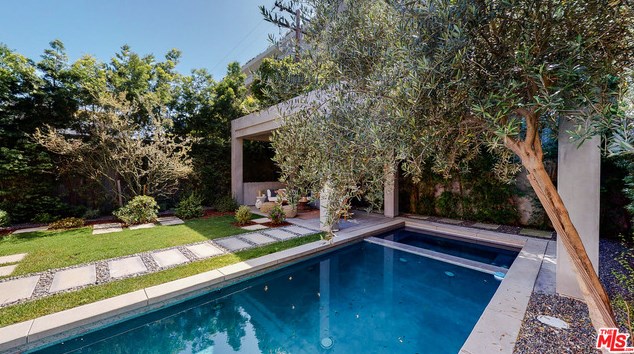 701 Huntley Dr, Los Angeles CA  90069-5008 exterior