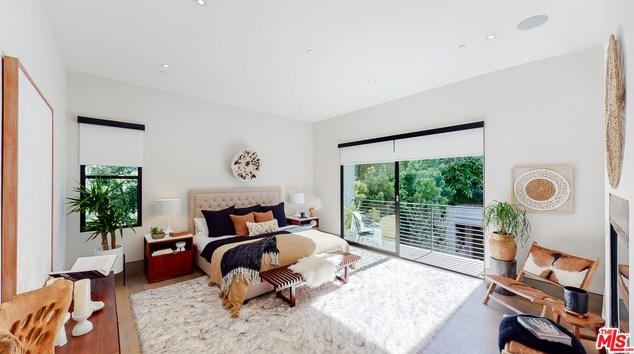 701 Huntley Dr, Los Angeles CA  90069-5008 exterior