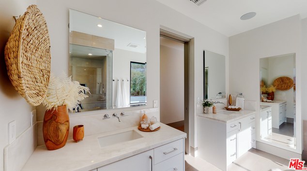 701 Huntley Dr, Los Angeles CA  90069-5008 exterior
