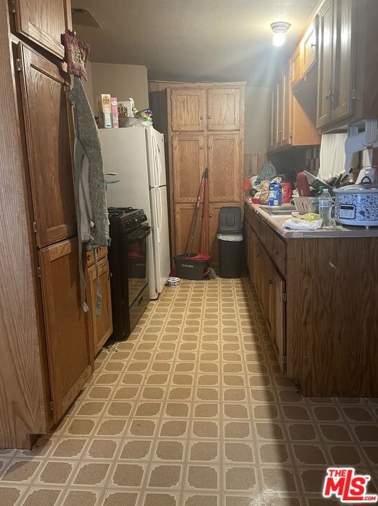 1349 Mesa Dr, Barstow CA  92311-2414 exterior