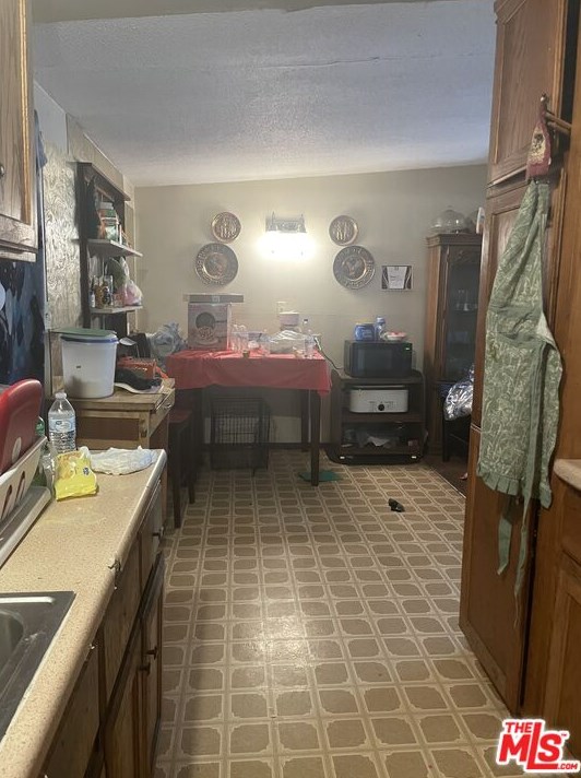 1349 Mesa Dr, Barstow CA  92311-2414 exterior