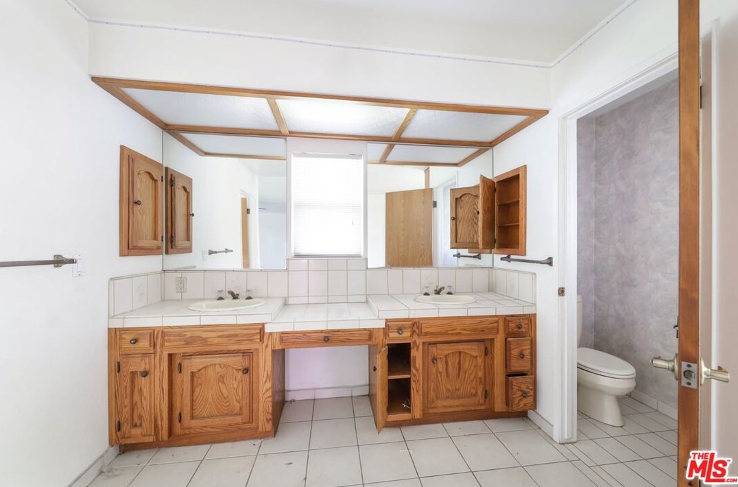 11100 Dee Dee Ct, Bakersfield CA  93312-3204 exterior