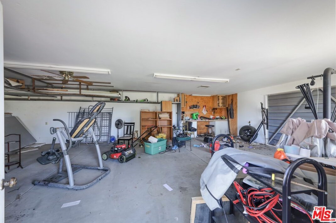 11100 Dee Dee Ct, Bakersfield CA  93312-3204 exterior