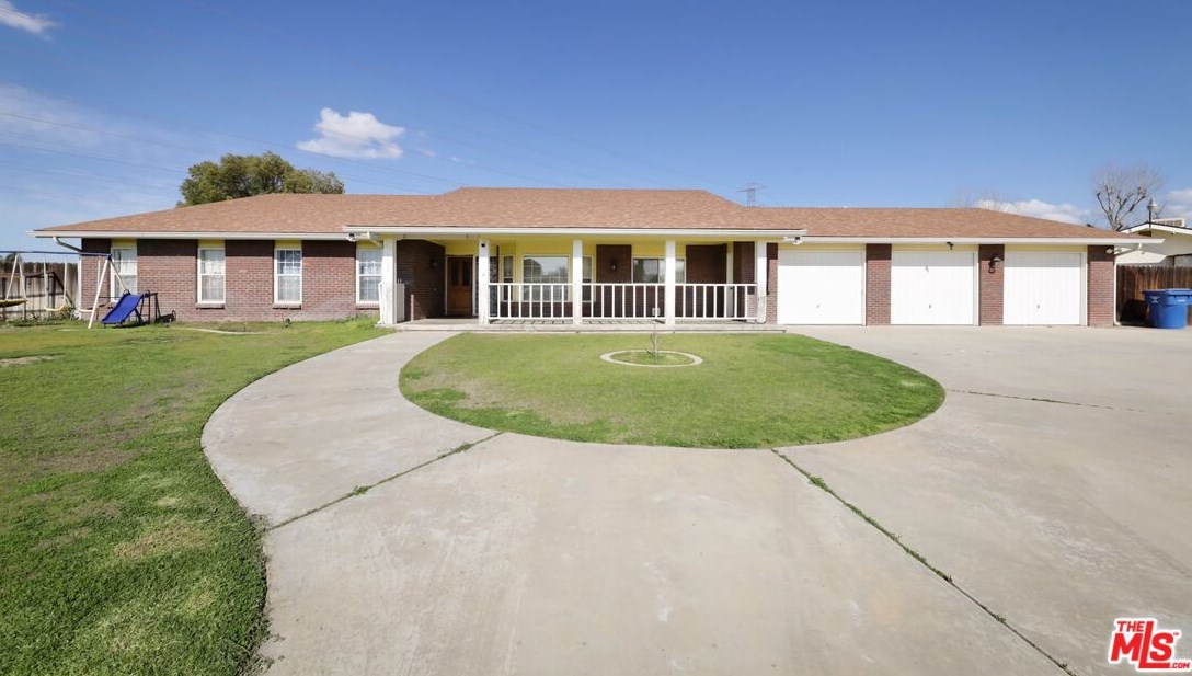 11100 Dee Dee Ct, Bakersfield CA  93312-3204 exterior