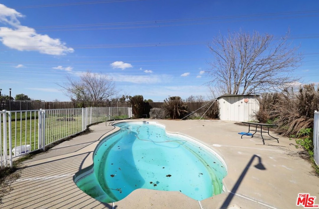 11100 Dee Dee Ct, Bakersfield CA  93312-3204 exterior