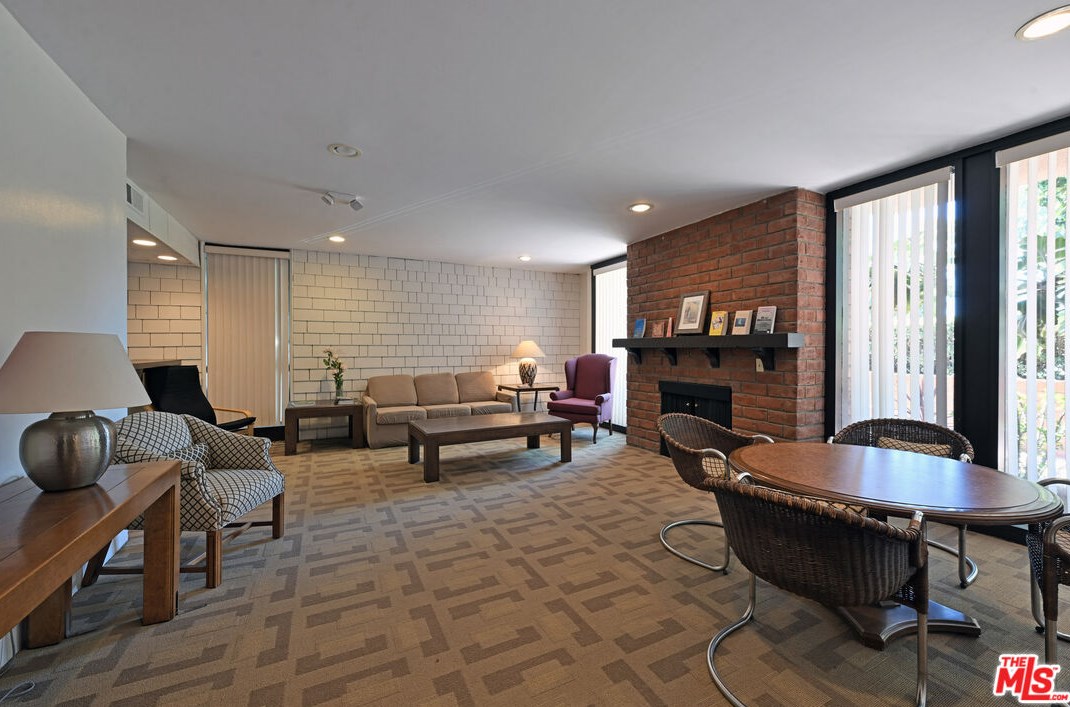 2276 Beverly Glen Blvd, Los Angeles CA  90064-2433 exterior