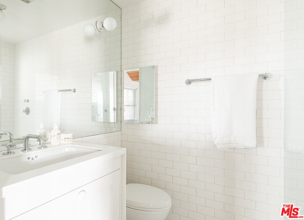 5074 Glen Iris Ave, Los Angeles CA  90041-2049 exterior