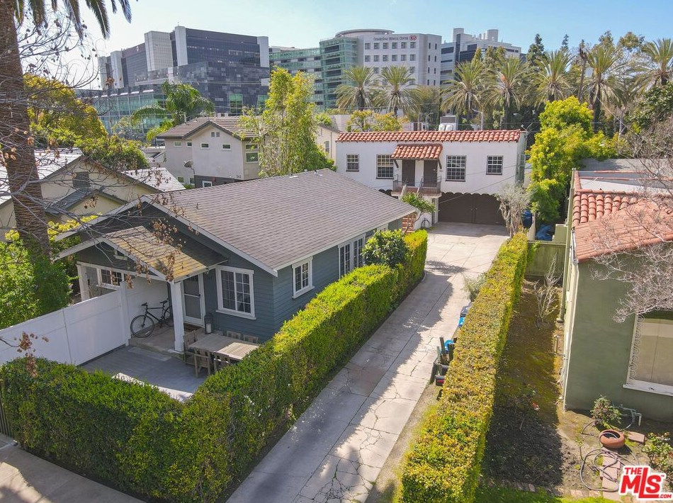 345 Huntley Dr, Los Angeles CA  90048-1918 exterior