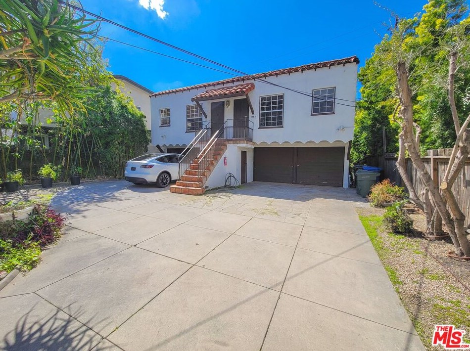 345 Huntley Dr, Los Angeles CA  90048-1918 exterior