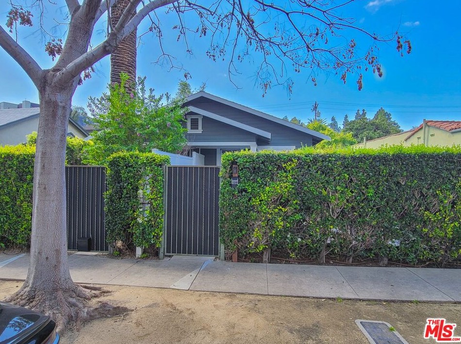 345 Huntley Dr, Los Angeles CA  90048-1918 exterior