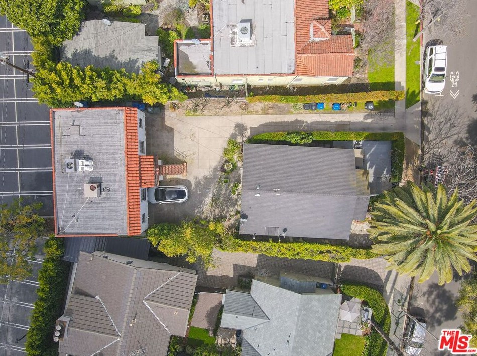 345 Huntley Dr, Los Angeles CA  90048-1918 exterior