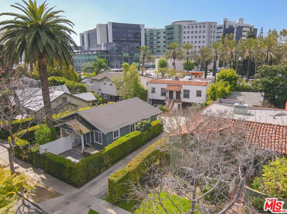 345 Huntley Dr, Los Angeles CA  90048-1918 exterior