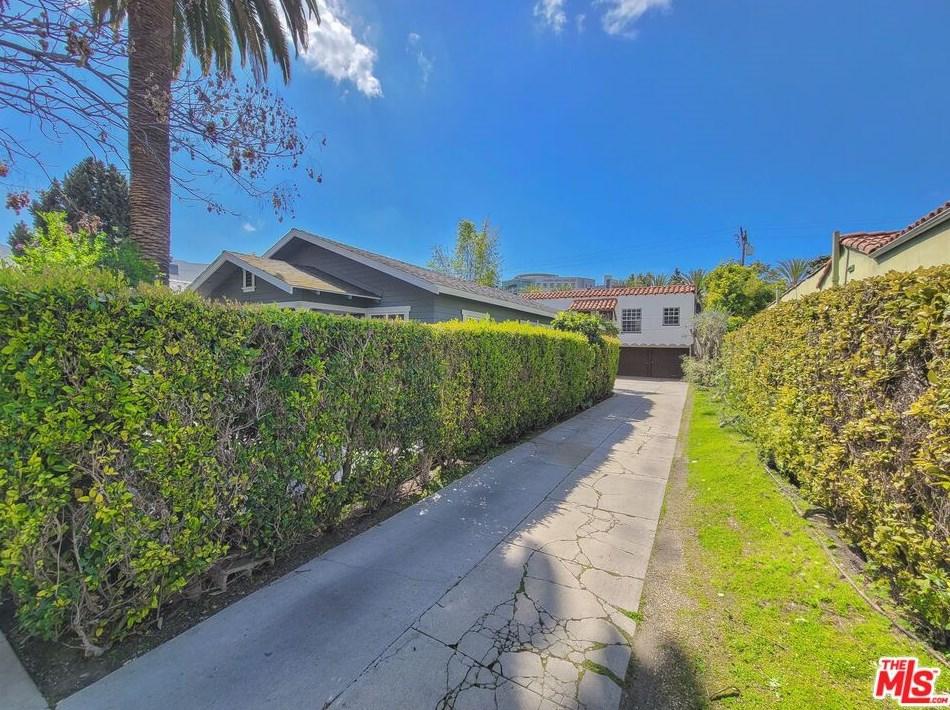 345 Huntley Dr, Los Angeles CA  90048-1918 exterior