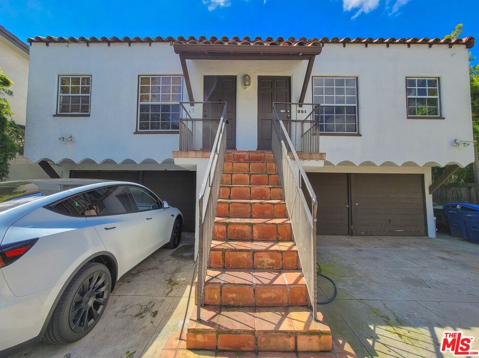 345 Huntley Dr, Los Angeles CA  90048-1918 exterior