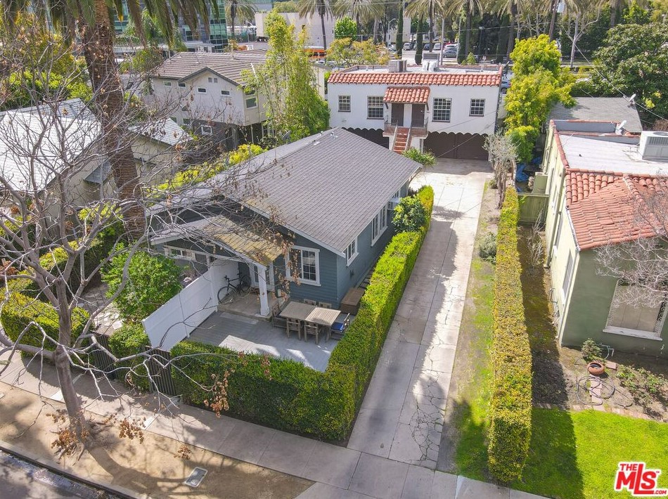 345 Huntley Dr, Los Angeles CA  90048-1918 exterior
