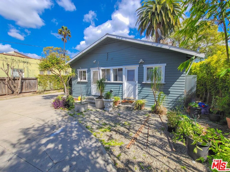 345 Huntley Dr, Los Angeles CA  90048-1918 exterior