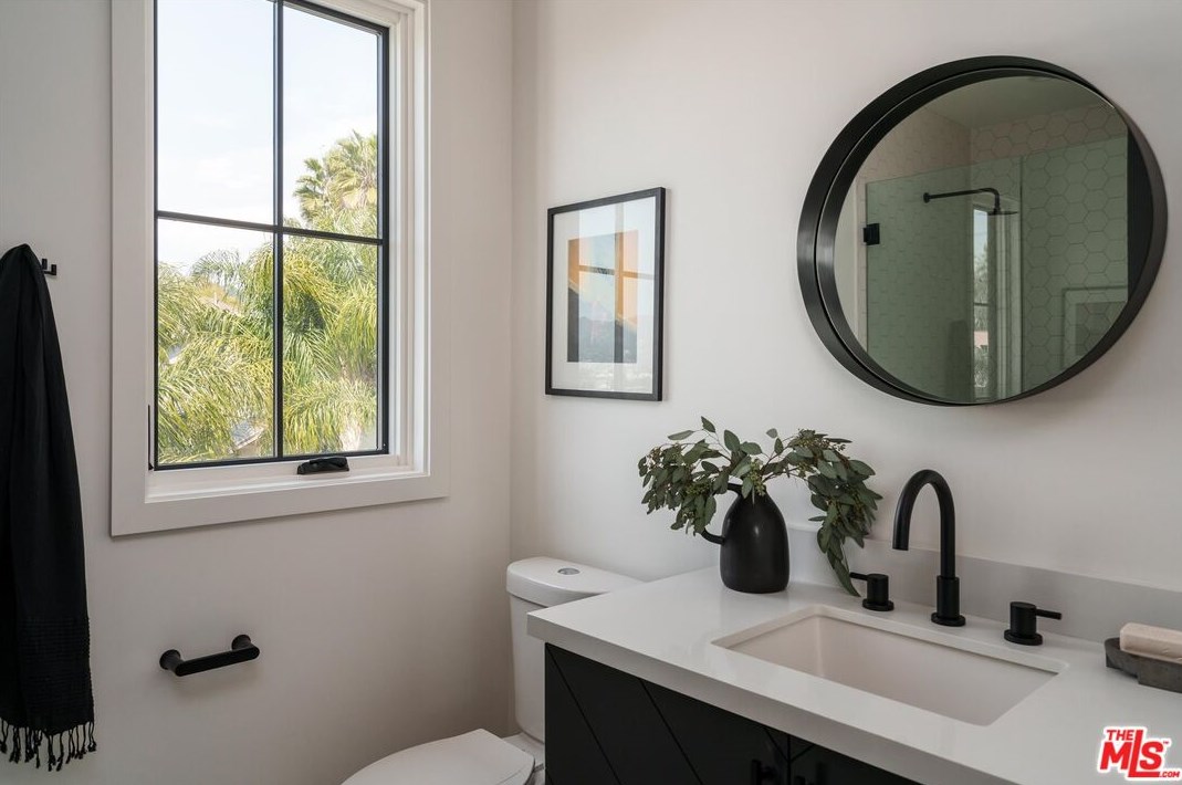 1349 Lucile Ave, Los Angeles CA  90029-1520 exterior